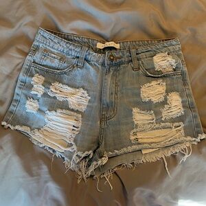 Nature light wash, distressed shorts